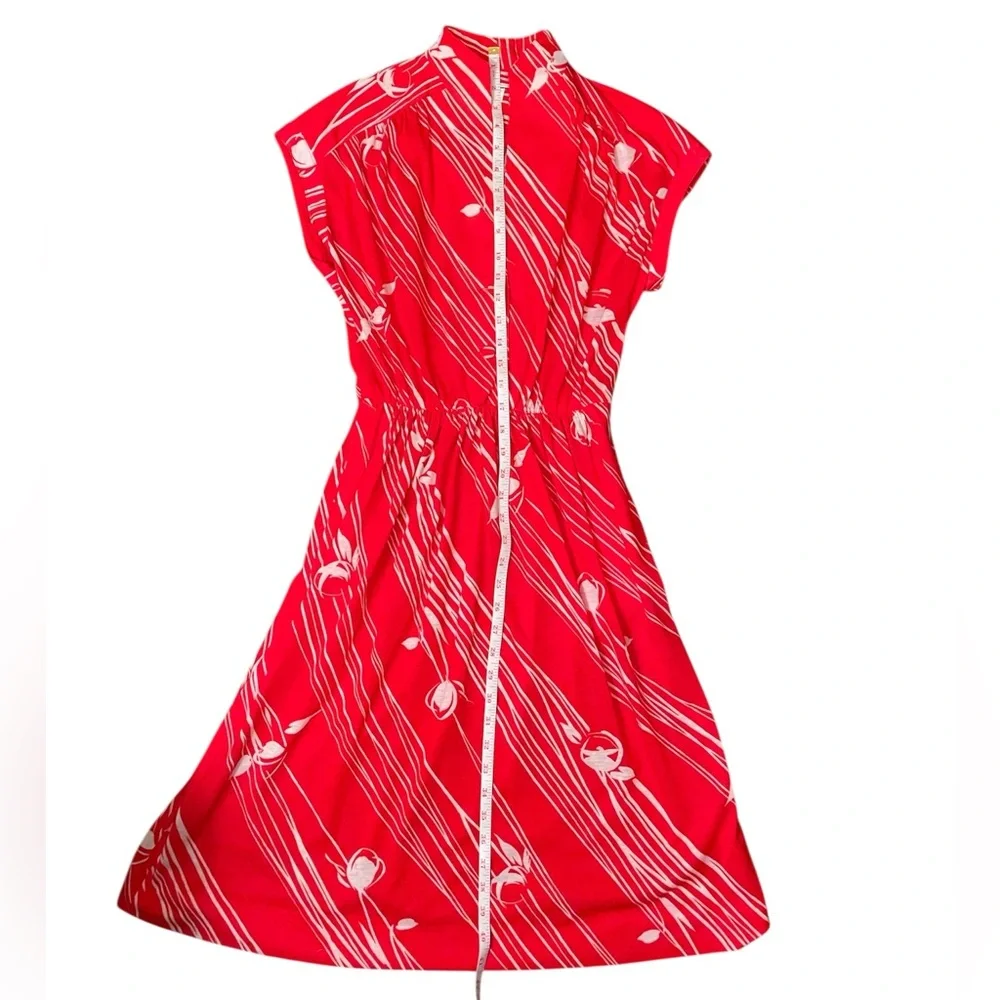 Vintage late 70s/early 80s Red Midi Dress with V-neck, matching belt and pockets - Picture 5 of 8